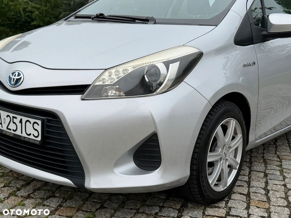 Toyota Yaris Hybrid 100 Premium - 4