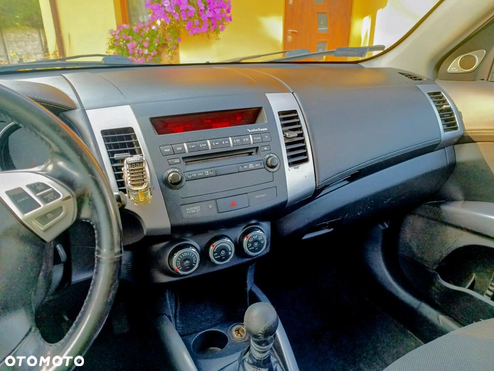 Mitsubishi Outlander 2.0 DID Intense + - 7