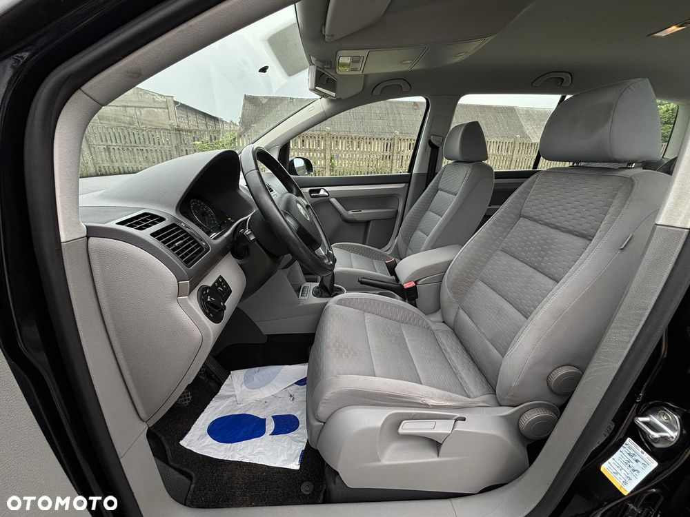 Volkswagen Touran - 5
