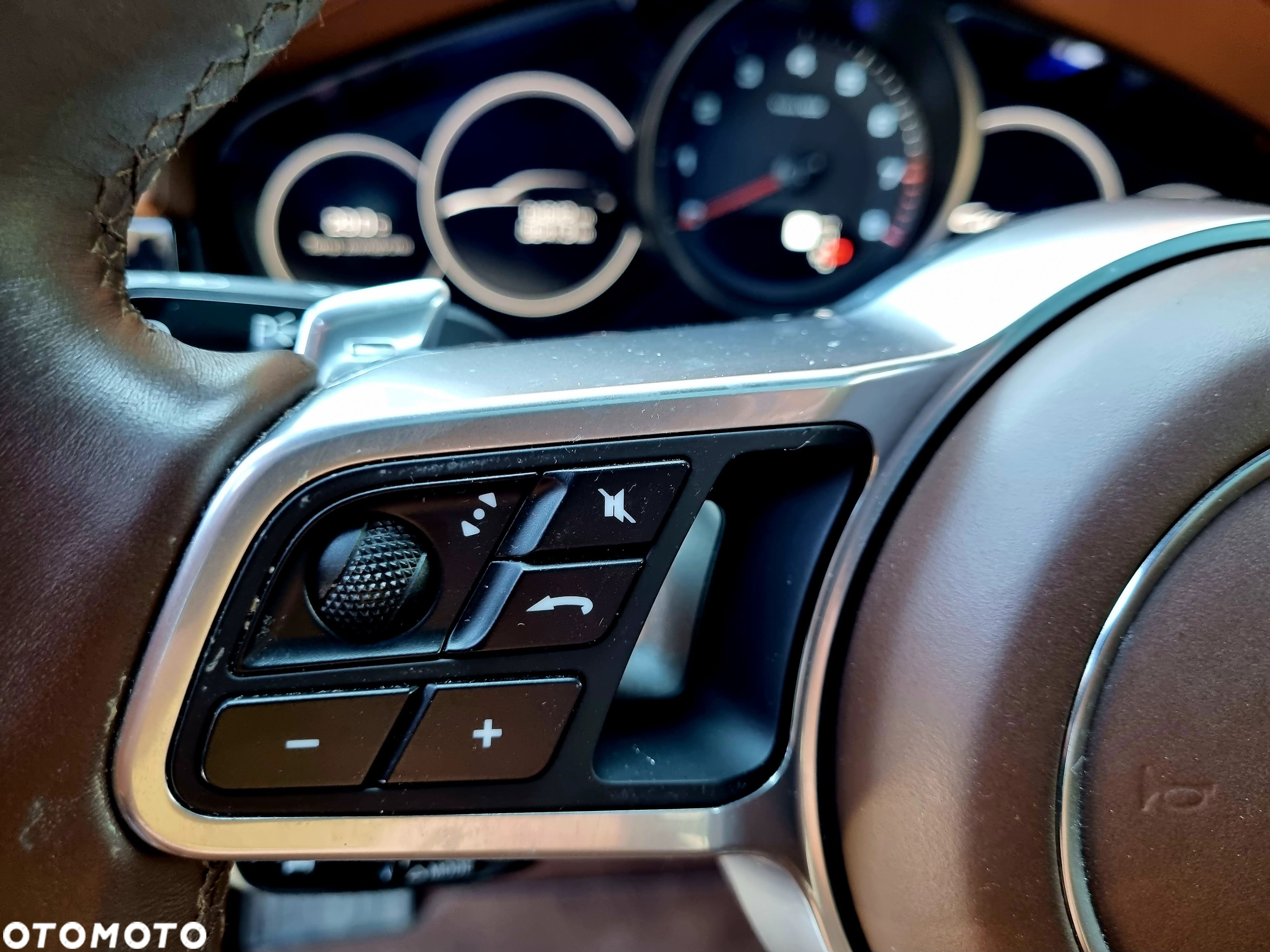 Porsche Cayenne - 21