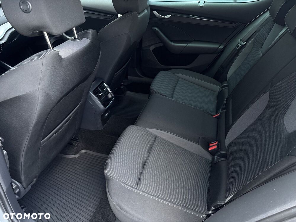 Skoda Octavia 1.5 TSI mHEV Selection DSG - 13