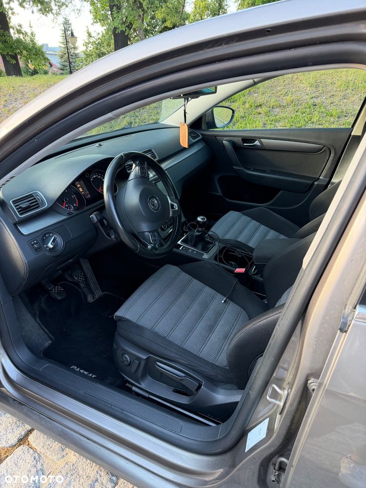 Volkswagen Passat 2.0 TDI Comfortline - 5
