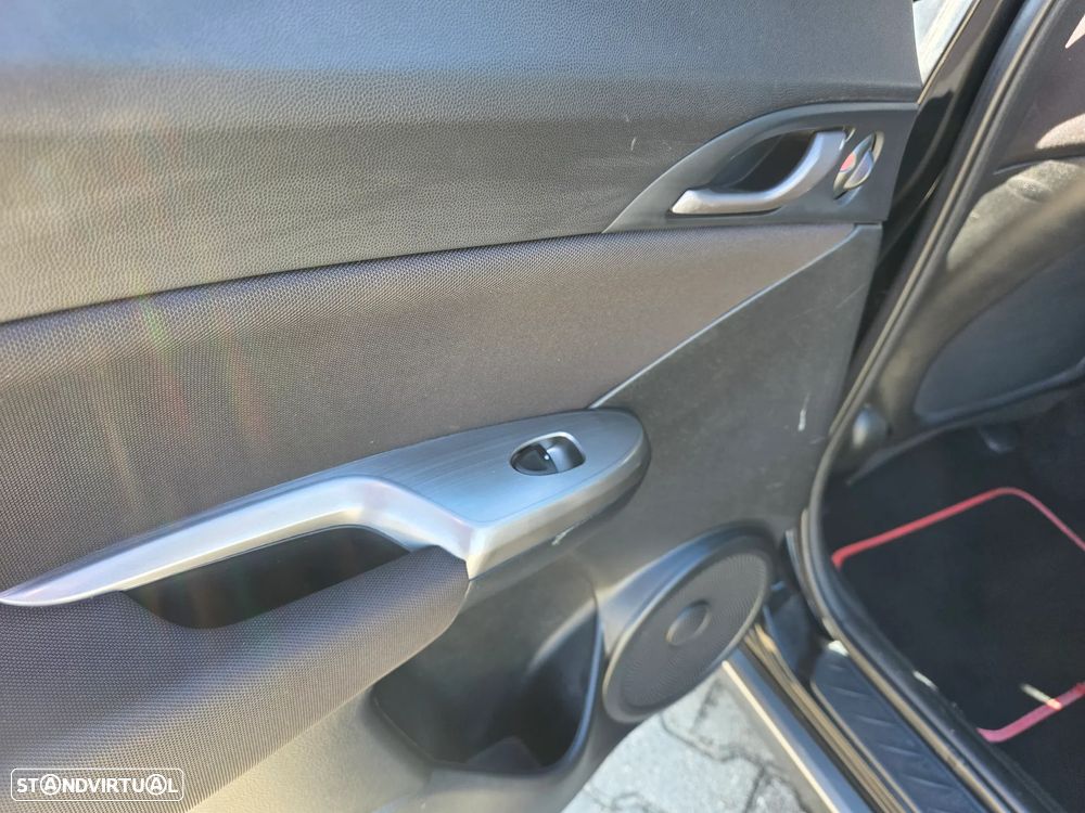 Honda Civic 1.4 i-VTEC Comfort - 19