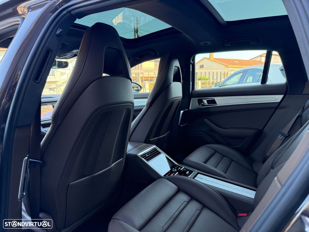 Porsche Panamera Sport Turismo 4 E-Hybrid - 16