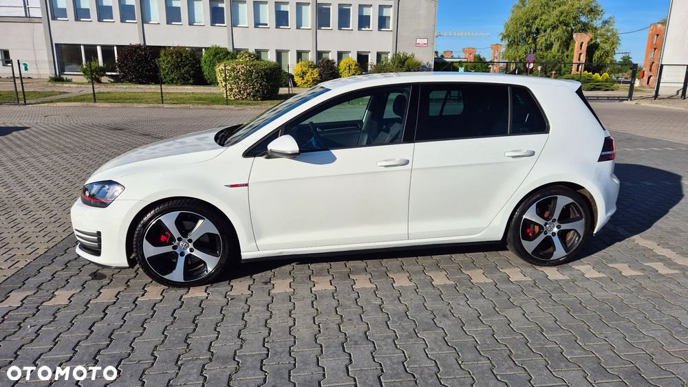 Volkswagen Golf - 18