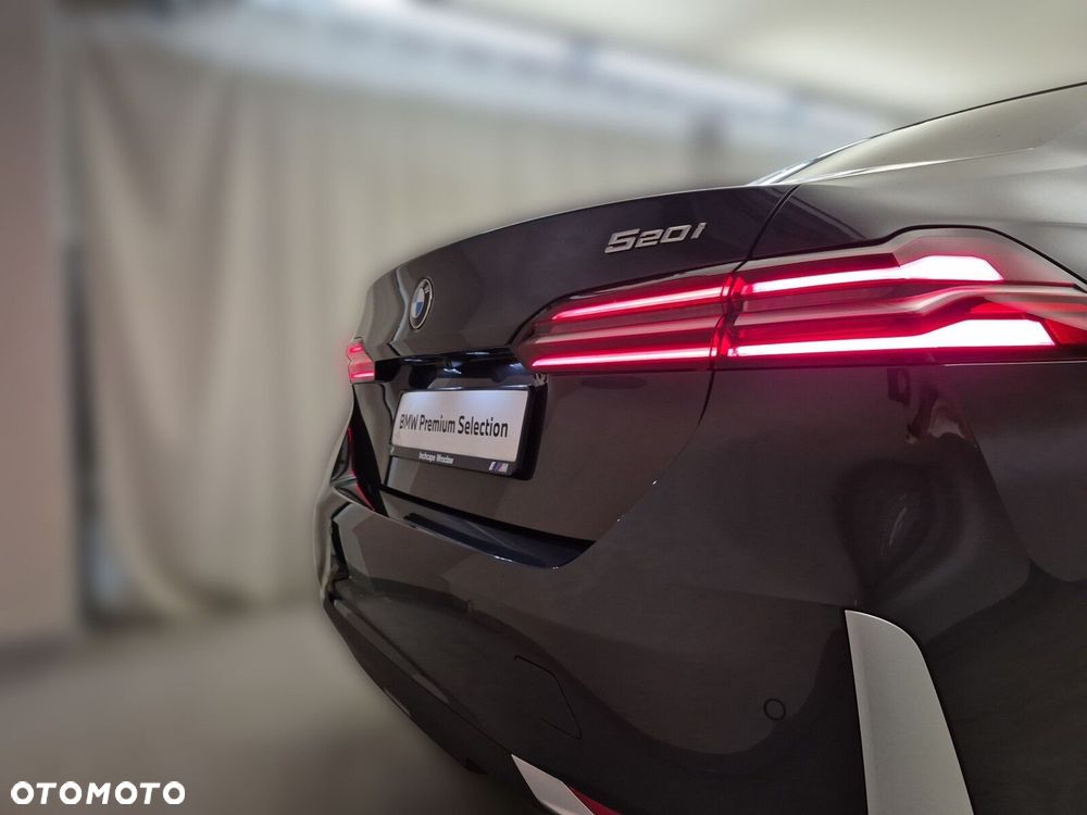 BMW Seria 5 520i mHEV - 25