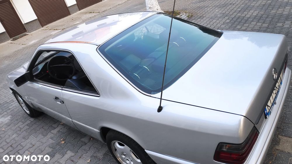 Mercedes-Benz Klasa E 200 - 24
