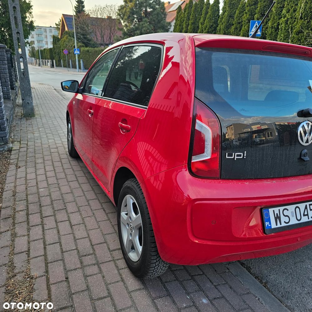 Volkswagen up! BlueMotion Technology colour fortana red - 4