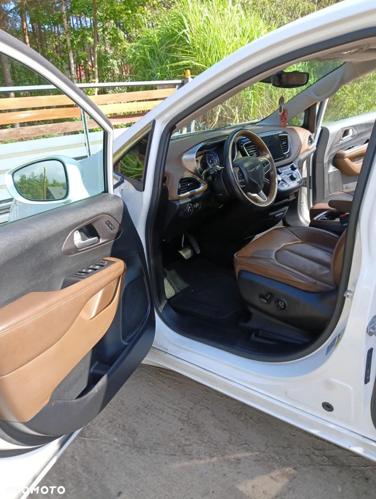 Chrysler Pacifica - 12