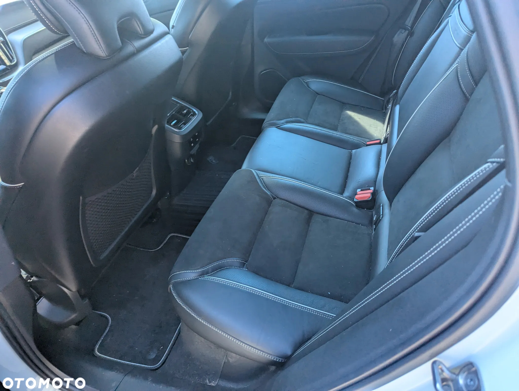 Volvo XC 60 T6 AWD R-Design - 37