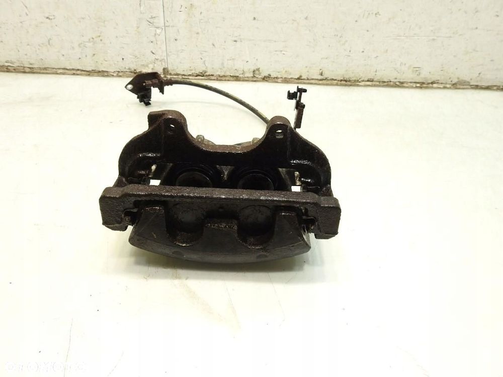 ZACISK HAMULCA HAMULCOWY LEWY PRZÓD CHRYSLER 300C 3.0 CRD V6 - 4