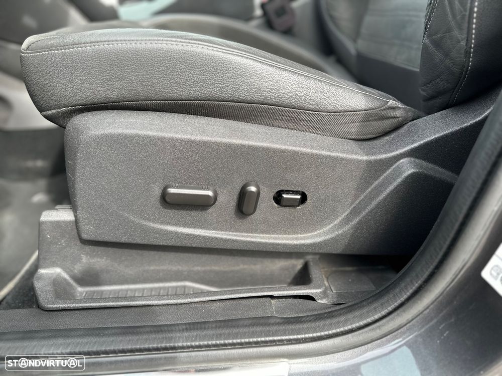 Ford Kuga 1.5 TDCi ST-Line Limited Edition - 35