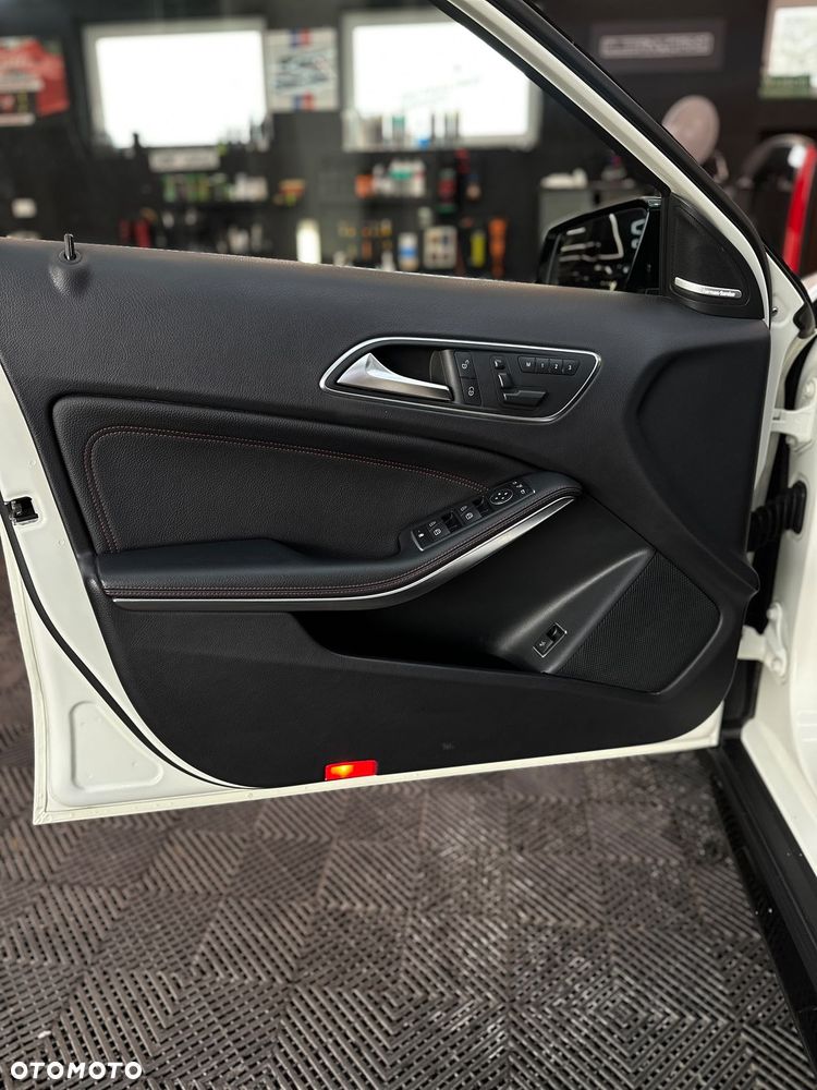 Mercedes-Benz GLA 250 4-Matic - 15