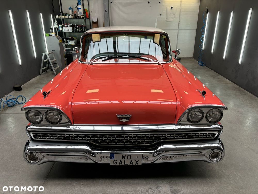 Ford Fairlane - 14