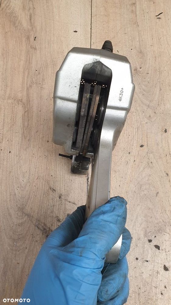 Zacisk hamulcowy tył jarzmo Harley Davidson V-Rod Street Rod - 8