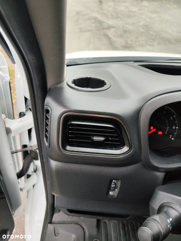 Renault Master  brygadówka 7 osób - 24