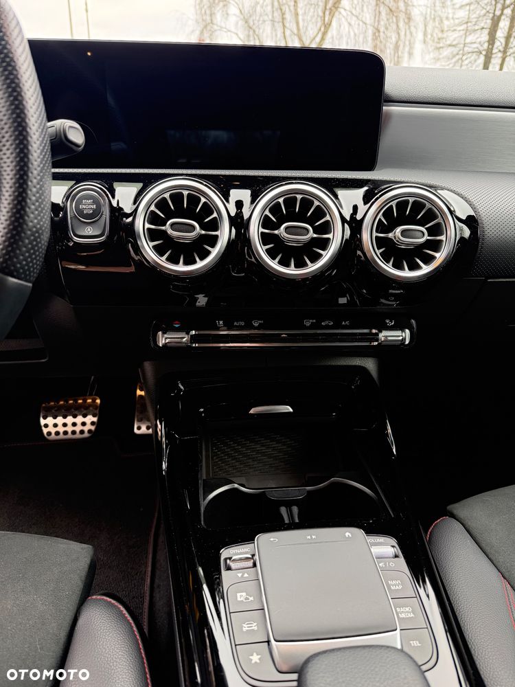 Mercedes-Benz Klasa A AMG 35 4Matic AMG Speedshift DCT 7G - 18