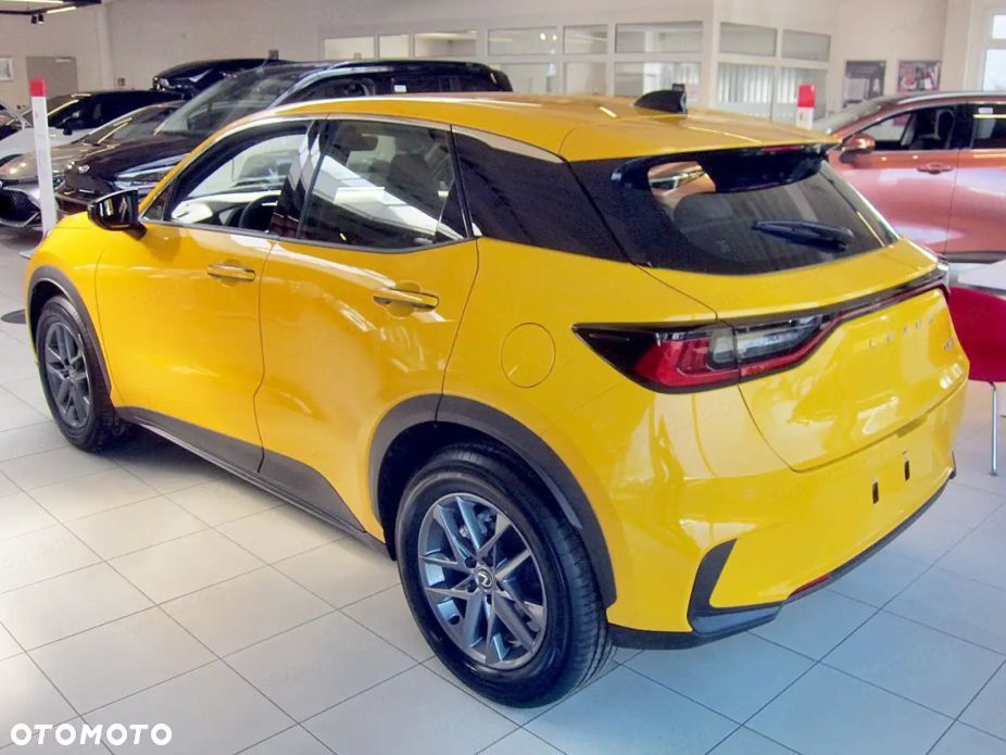 Lexus LBX - 4