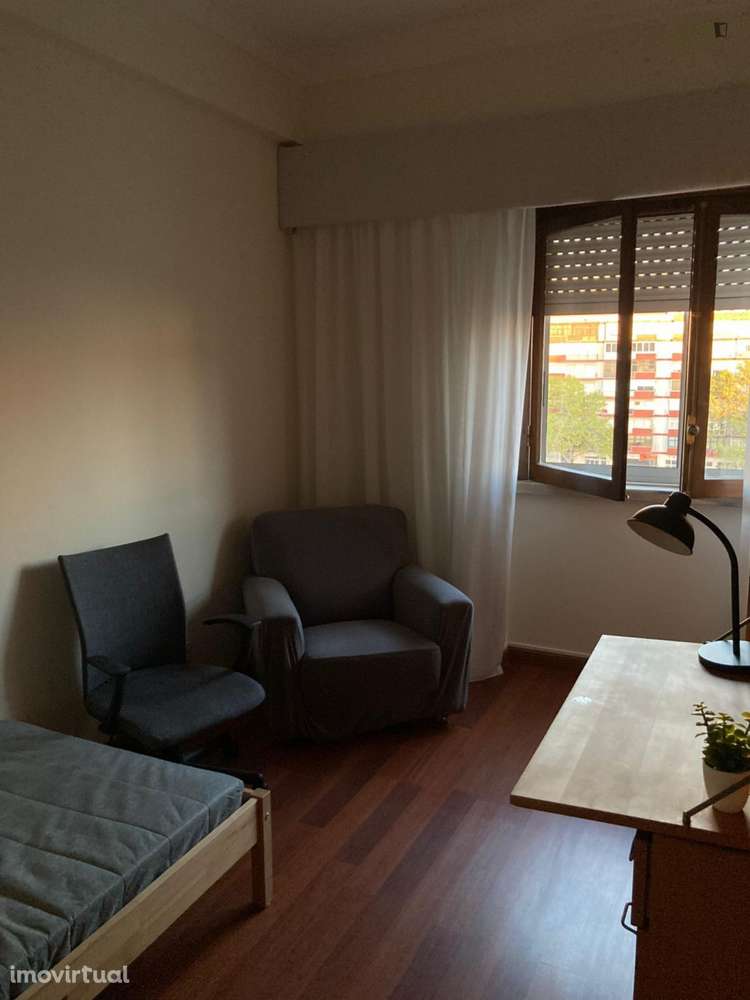 Quarto - localizado em Benfica Lisbon - Grande imagem: 2/26