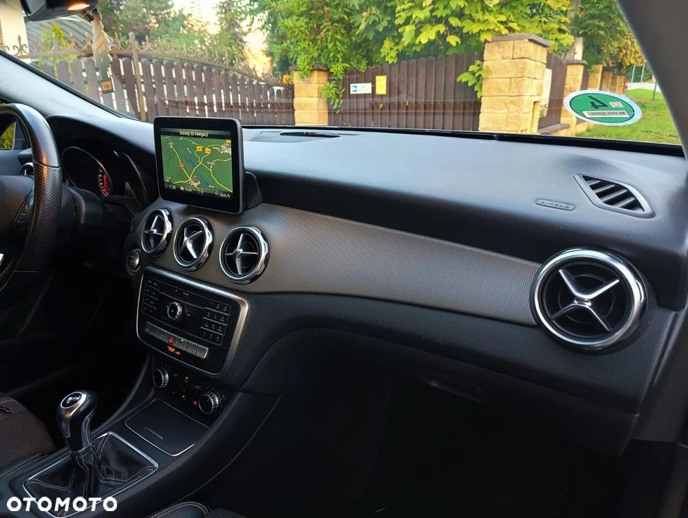 Mercedes-Benz GLA 200 Urban - 37