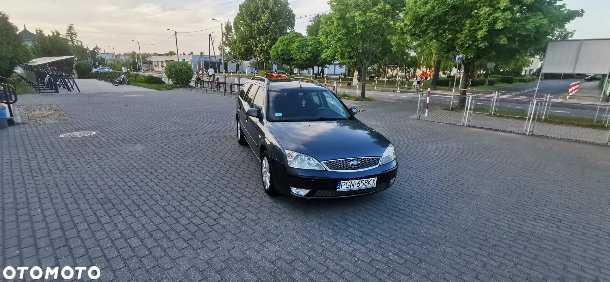 Ford Mondeo 2.0 TDDi Ambiente - 2