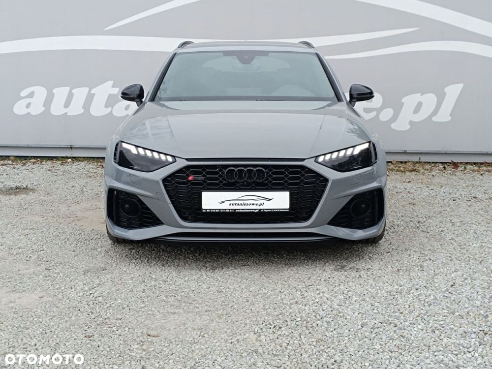 Audi RS4 Avant - 11