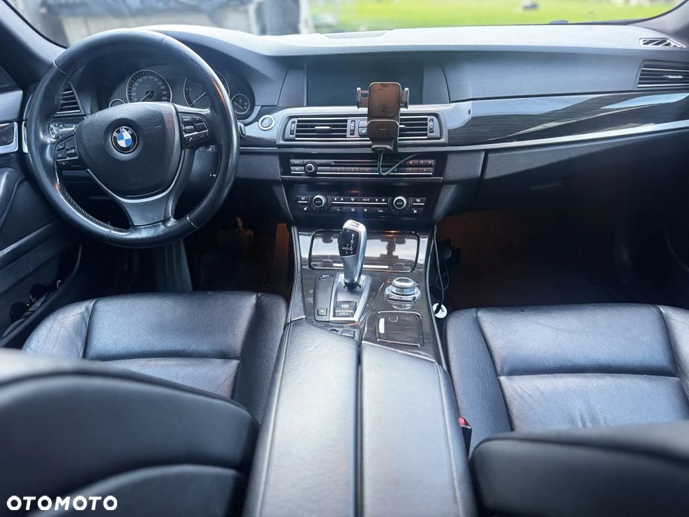 BMW Seria 5 525d - 8