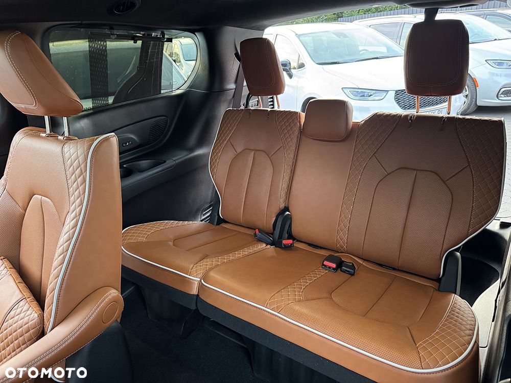 Chrysler Pacifica - 28