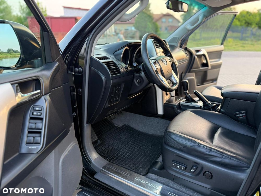 Toyota Land Cruiser - 10