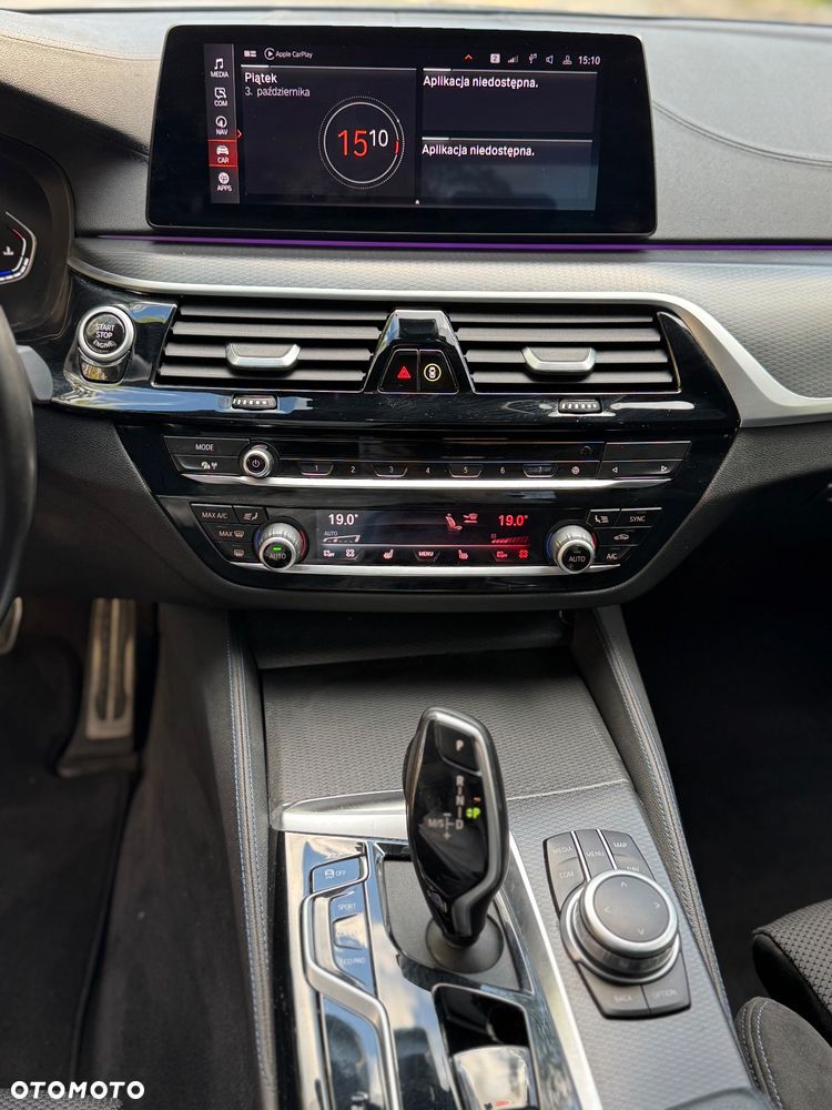 BMW Seria 5 530d xDrive Touring M Sport Edition - 28