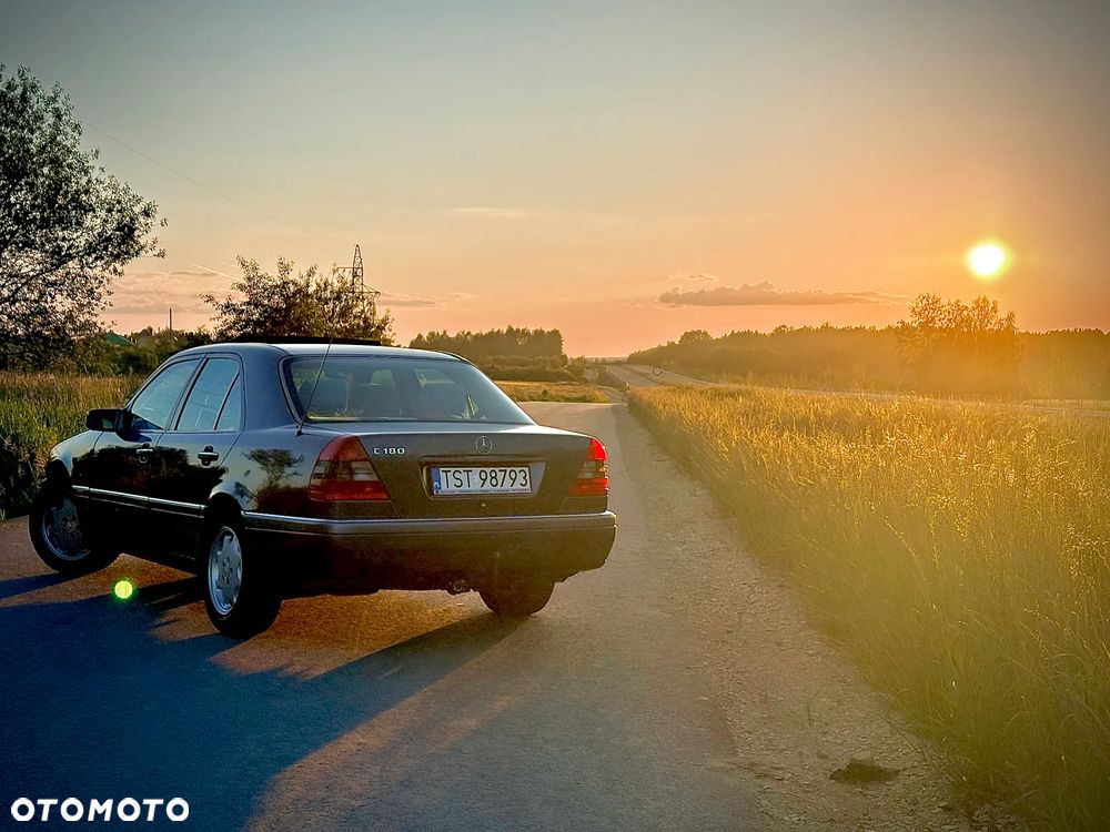 Mercedes-Benz Klasa C 180 T Elegance - 11