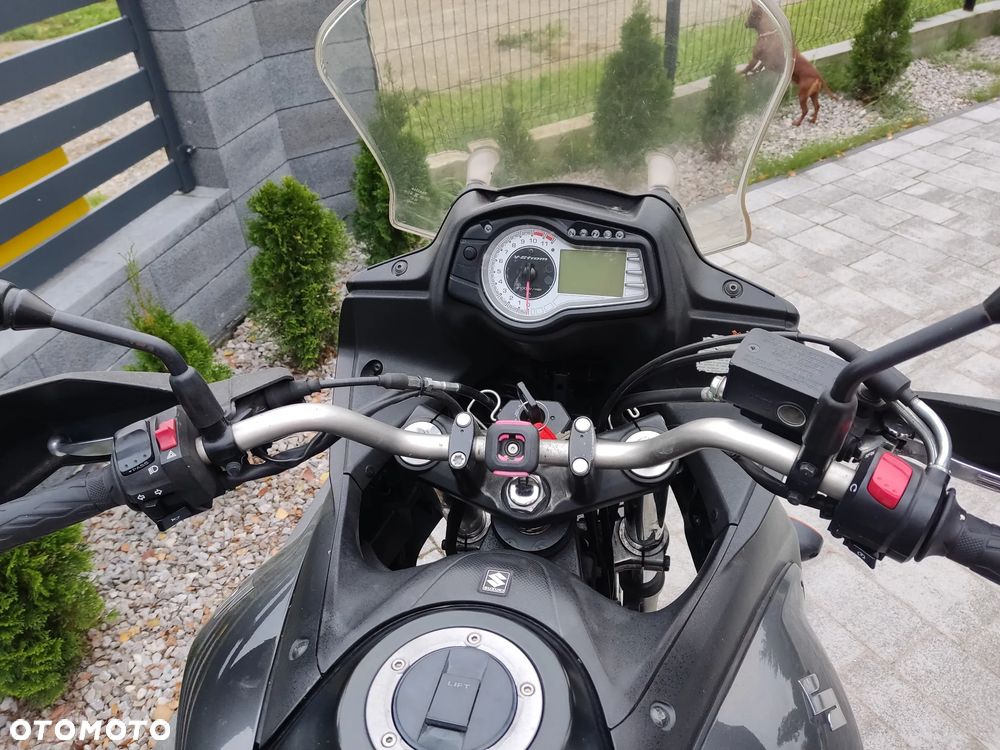 Suzuki V-STROM - 10