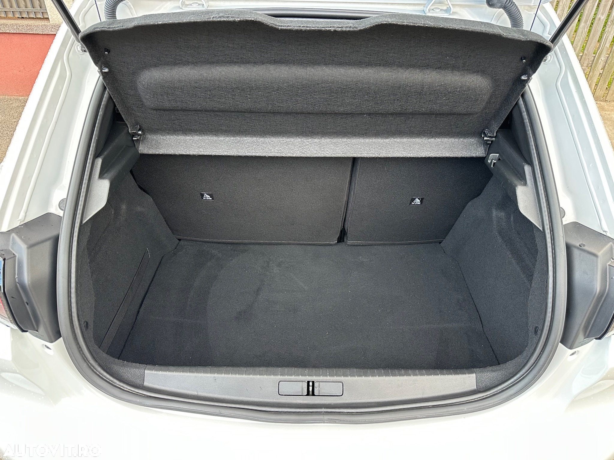 Peugeot 208 PureTech 130 EAT8 GT - 27