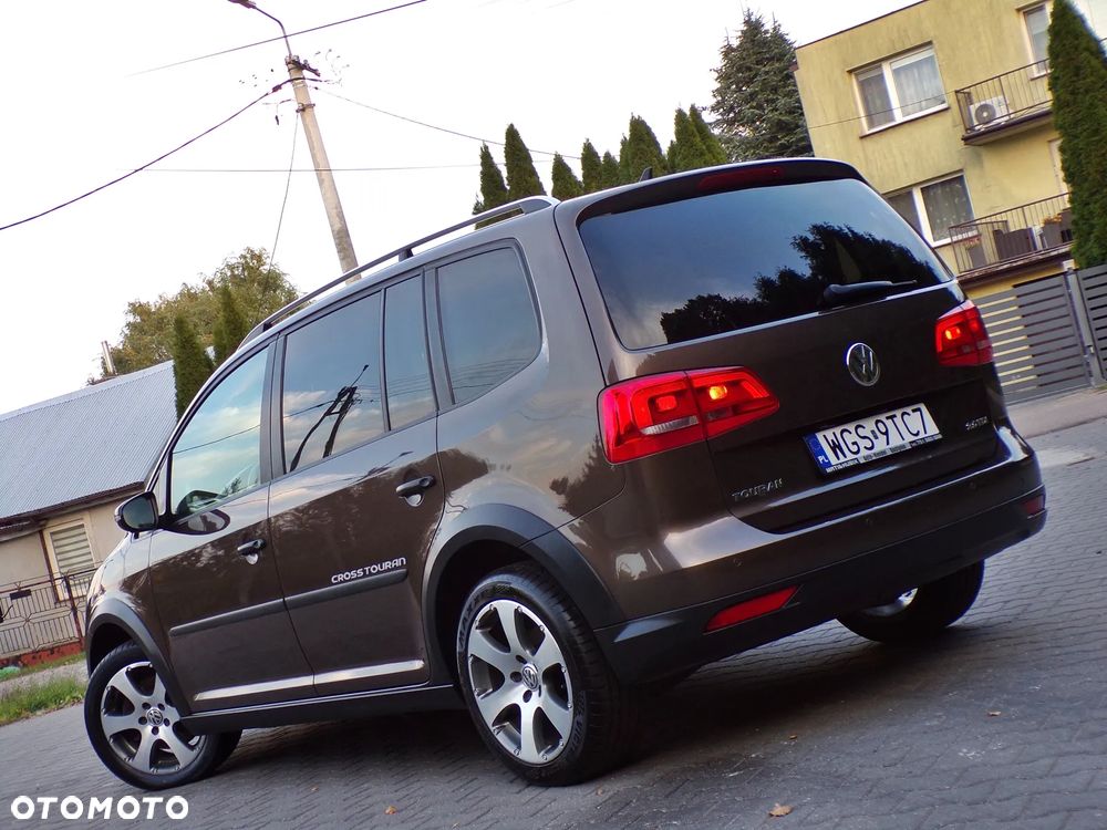 Volkswagen Touran 2.0 TDI DPF DSG Cross - 2
