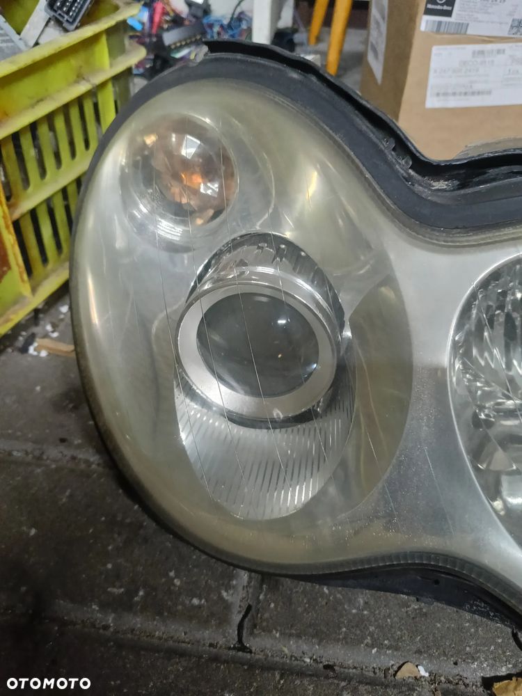 Mercedes C-Klasa W203 Xenon Lampa Prawa lewa Przód - 11