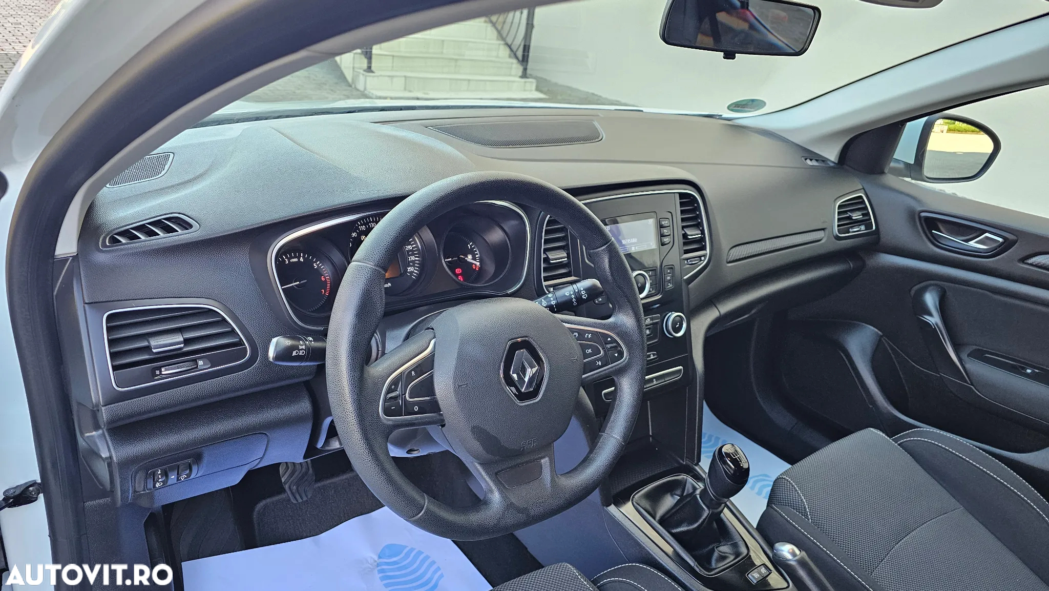 Renault Megane ENERGY TCe 130 BUSINESS - 18