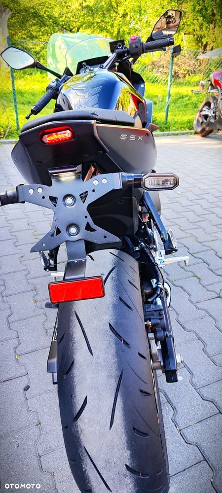Suzuki GSX - 18