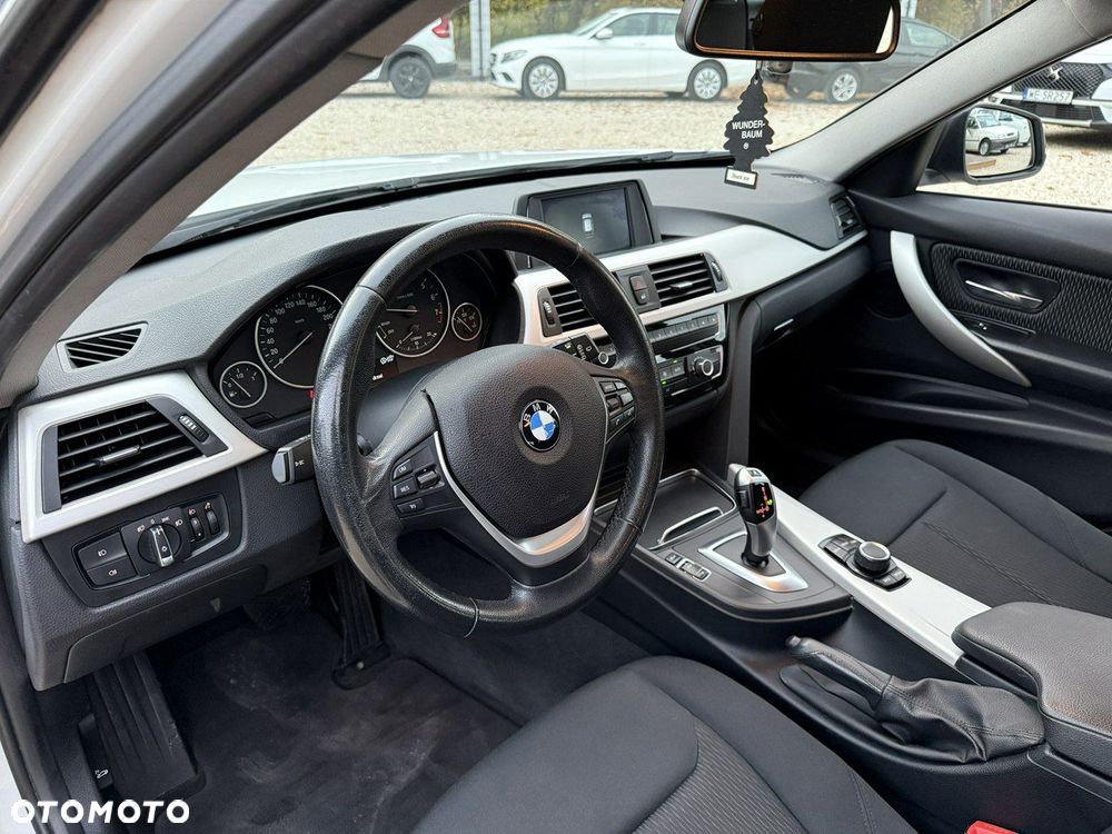 BMW Seria 3 318i GPF - 19