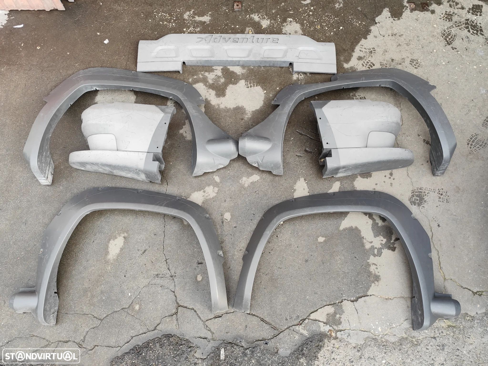 FIAT STRADA ADVENTURE ABA GUARDA LAMAS PLASTICO MALA - 1