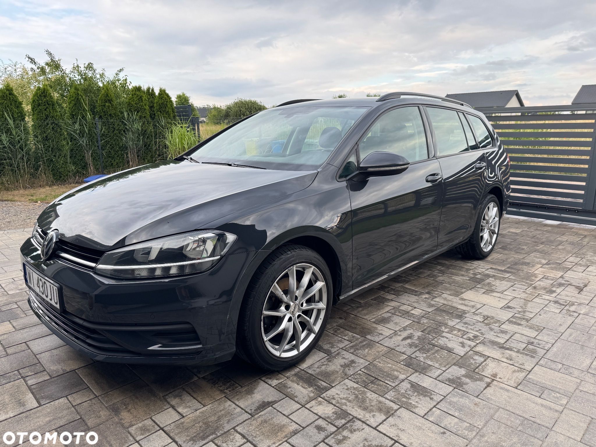 Volkswagen Golf - 1