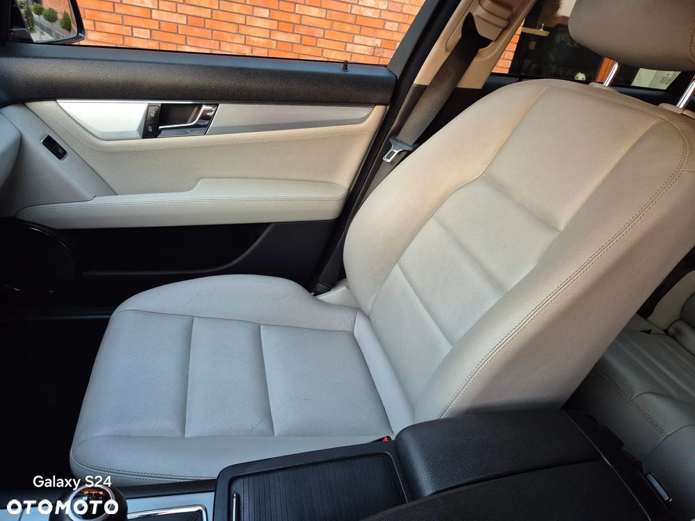 Mercedes-Benz Klasa C 180 BlueEFFICIENCY Elegance - 12