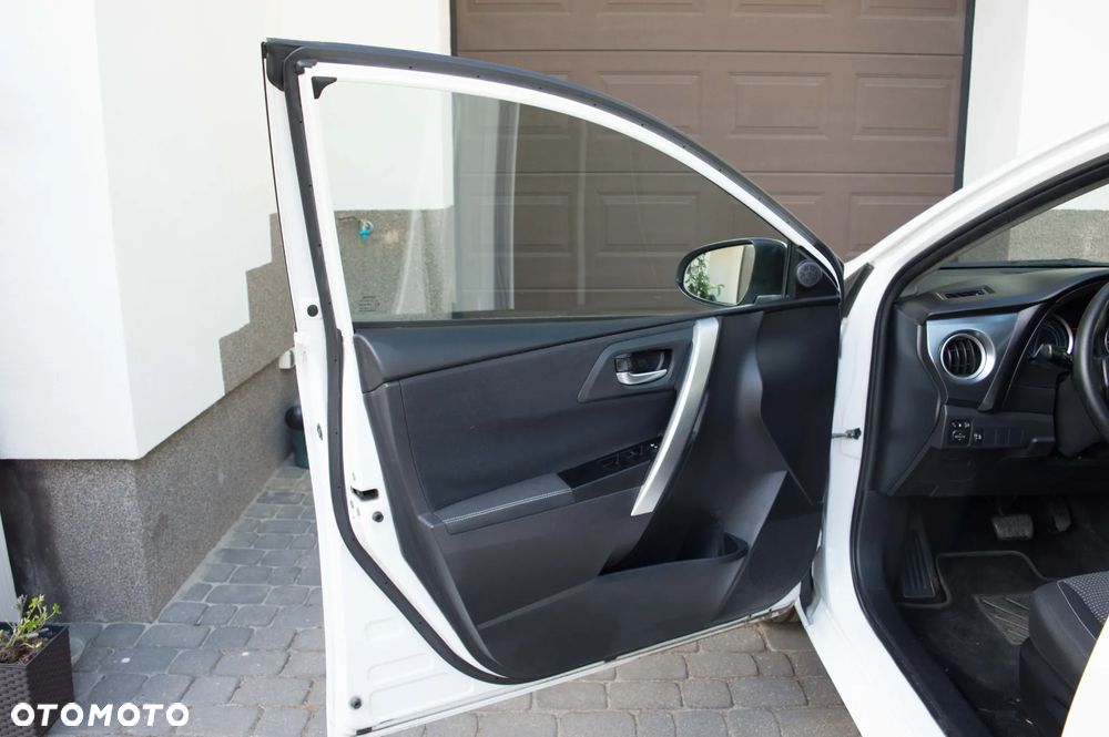 Toyota Auris - 13