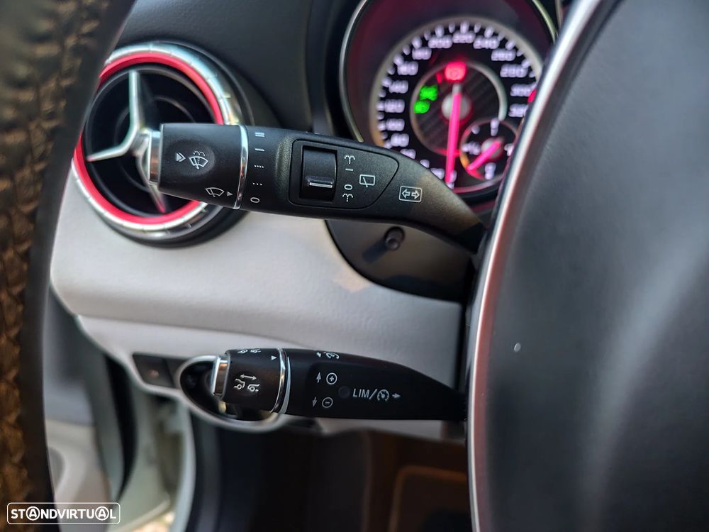 Mercedes-Benz CLA 45 AMG Shooting Brake 4-Matic - 12