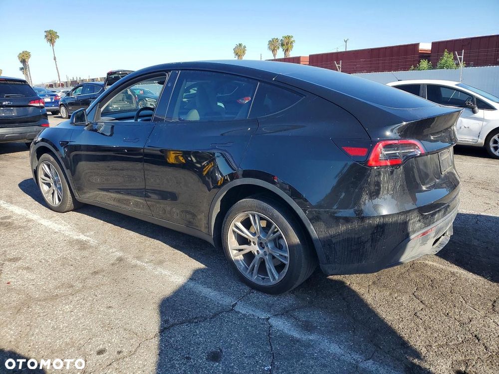 Tesla Model Y Long Range Dual Motor AWD - 3