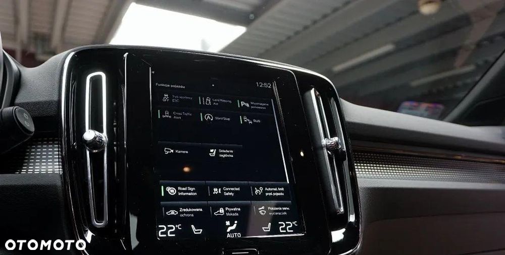 Volvo XC 40 B4 B AWD R-Design - 24