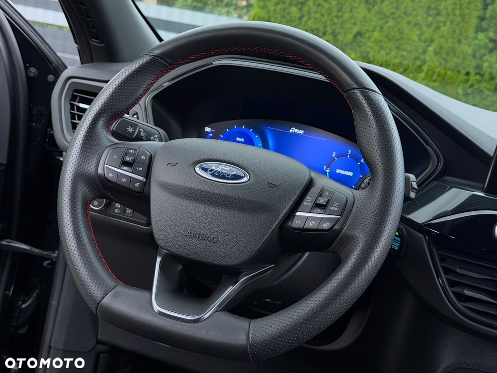 Ford Kuga - 25