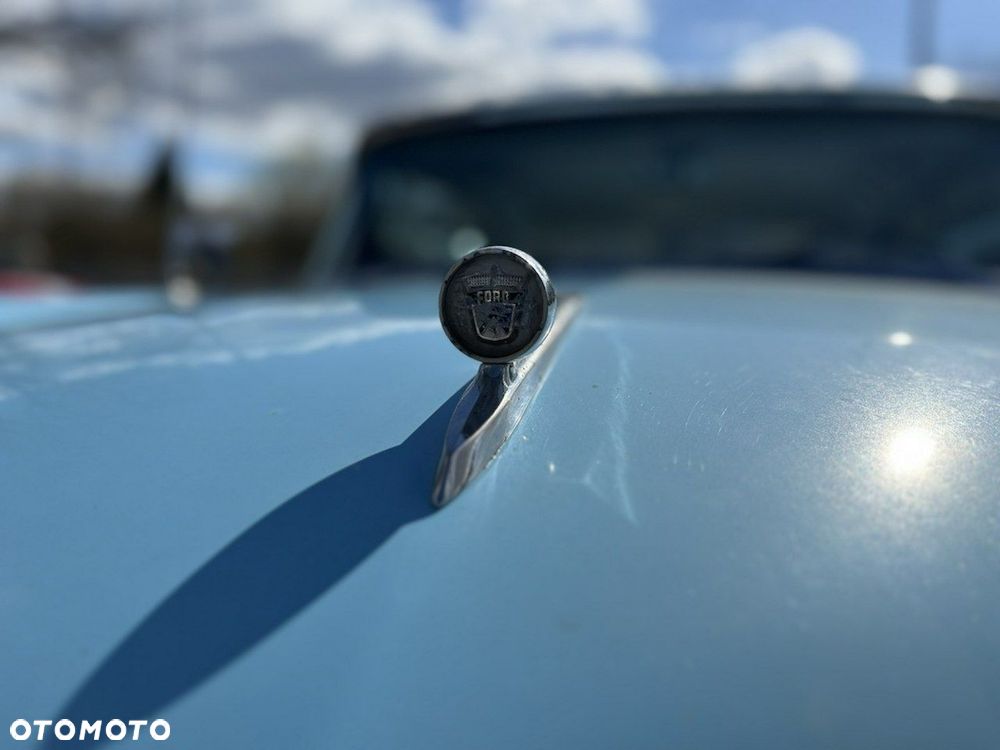 Ford Fairlane - 33