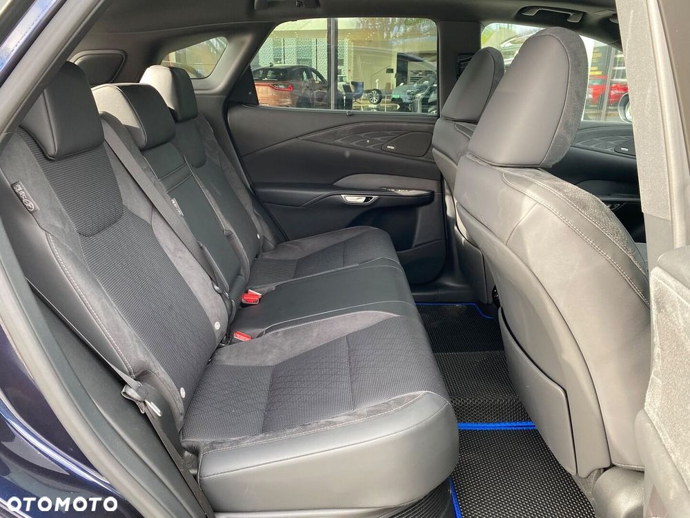 Lexus RX 450h+ Omotenashi - 22