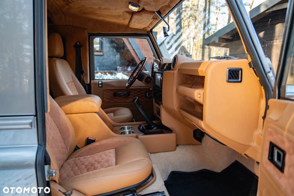 Land Rover Defender 90 Station Wagon SVX - 29