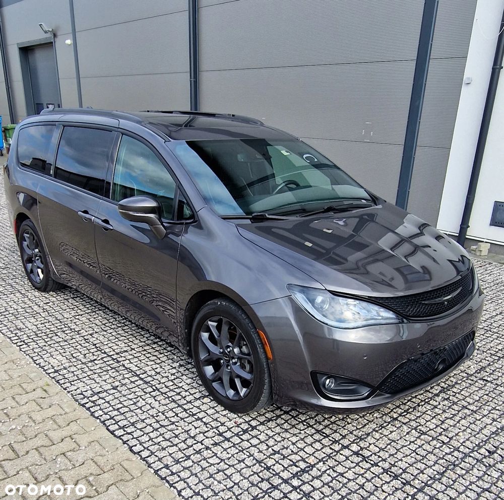 Chrysler Pacifica - 33